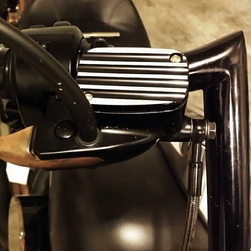 フロントマスターシリンダー カバー FINNED ブラック 2008年以降ツーリング