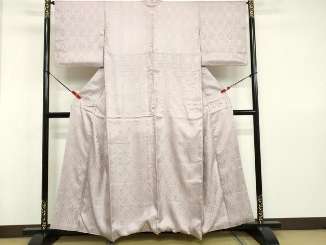 平和屋着物●上質な色無地　雲重ね吉祥花地紋　肌色　正絹　逸品　CAAW7723yc 平和屋着物○上質な色無地 雲重ね吉祥花地紋 肌色 正絹 逸品