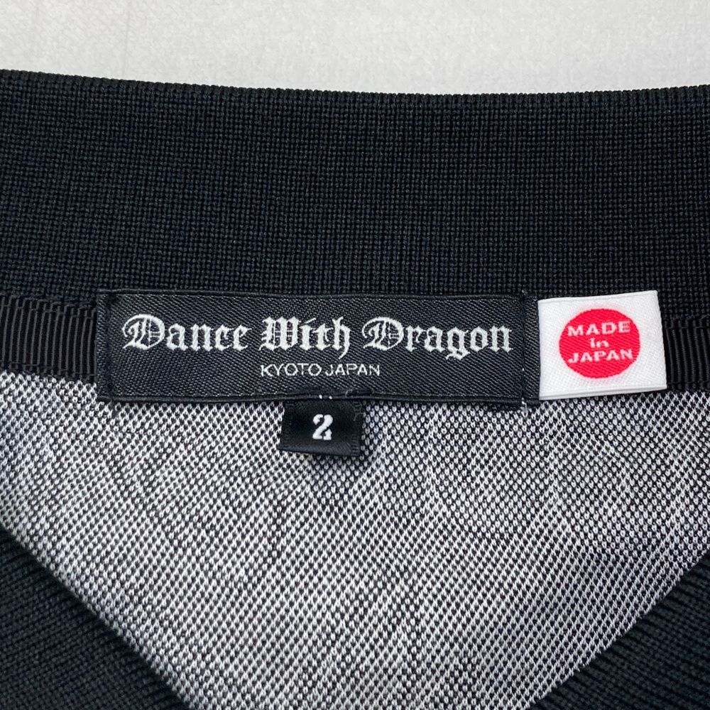 サイズ：2 DANCE WITH DRAGON ダンスウィズドラゴン  半袖ポロシャツ 総柄 グレー系 [240101478164] ゴルフウェア メンズ ストスト サイズ：2 DANCE WITH DRAGON ダンスウィズドラゴン 半袖