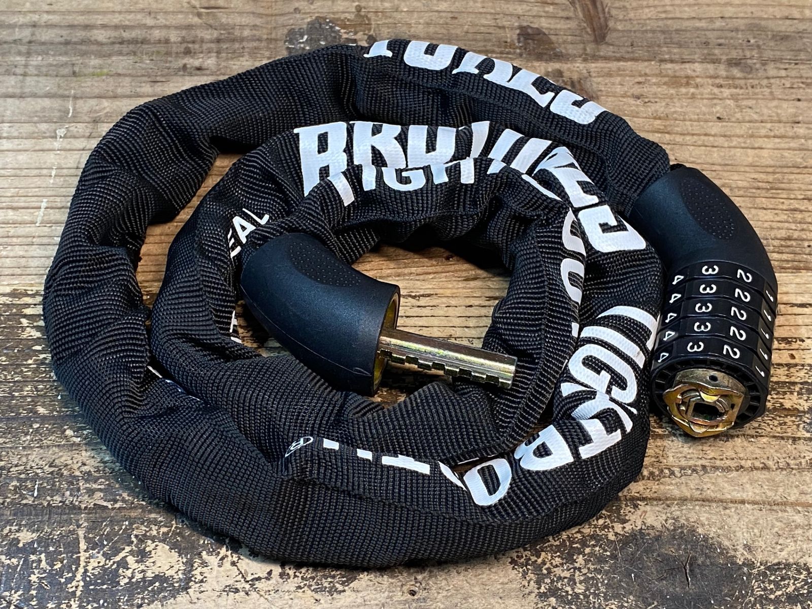 JG560 ブローチャーズ BROTURES/TIGHTBOOTH CHAIN LOCK 鍵 黒