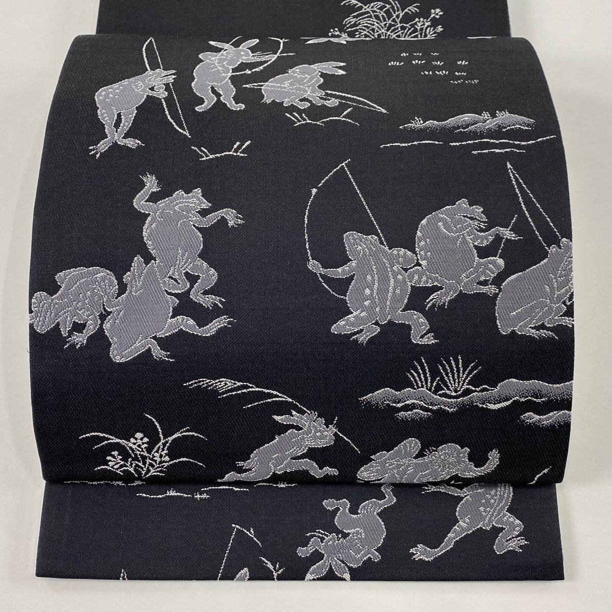 袋帯 手先二通り 鳥獣戯画 花唐草 墨色 お太鼓柄 正絹