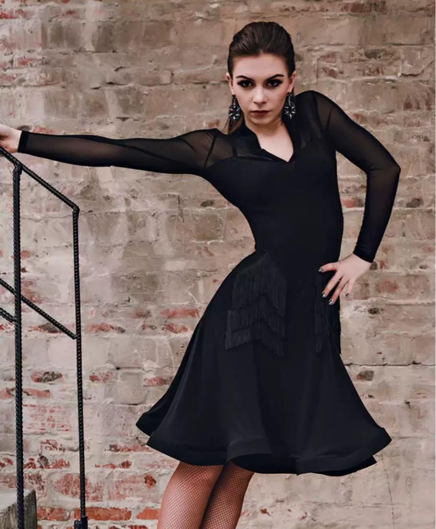 ストーン付きスタンダードドレス✨発表会や競技会に最適！ 新品未使用 ストーン付きスタンダードドレス 発表会、競技会に最適！M