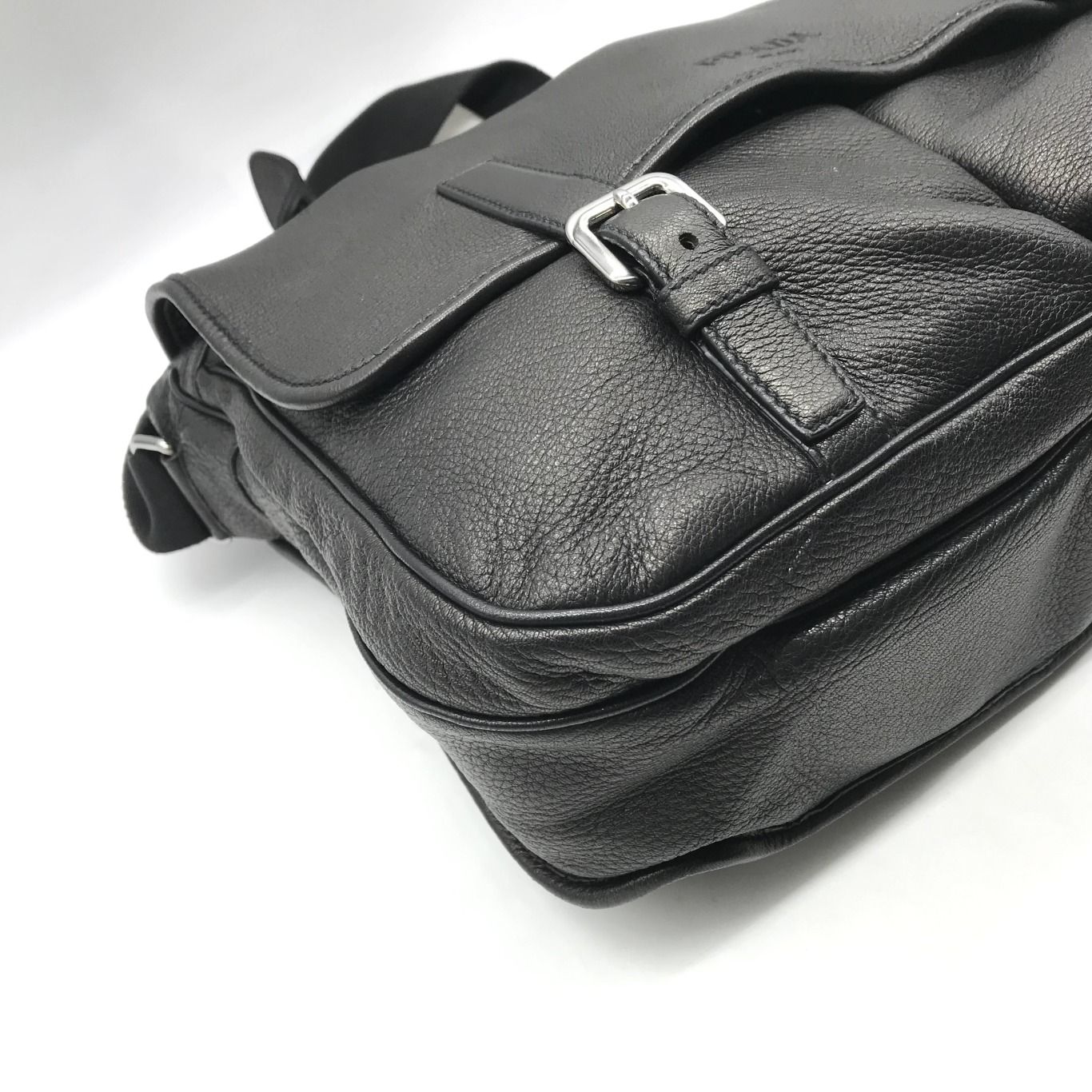 美品 PRADA プラダ 鹿革 ディアスキン メッセンジャー ショルダー バッグ ブラック a2543 PRADA プラダ 鹿革 ディアスキン メッセンジャー ショルダー バッグ