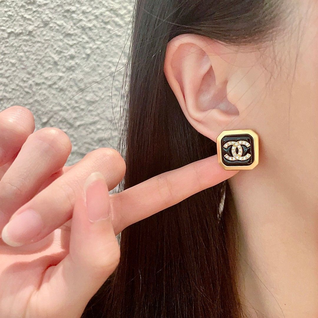 今日特価】Chanel ヴィンテージ ダブル C ピアス 送料無料！在庫
