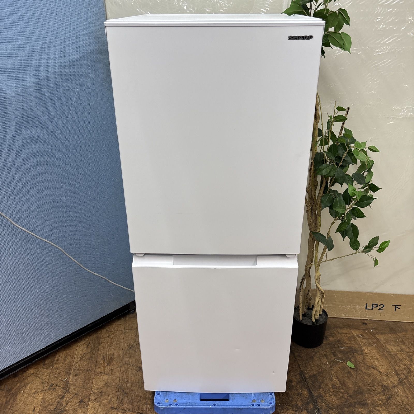 I672 🌈 2024年製の高年式♪ SHARP 冷蔵庫 (152L) ⭐ 動作確認済