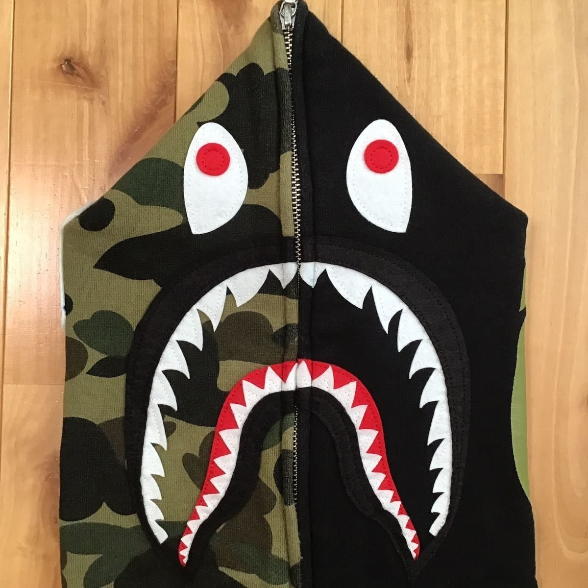 BAPE 1st camo green × ブラック 袖切替 シャーク パーカー 1st camo green × black 袖切り替え シャーク パーカー Mサイズ shark