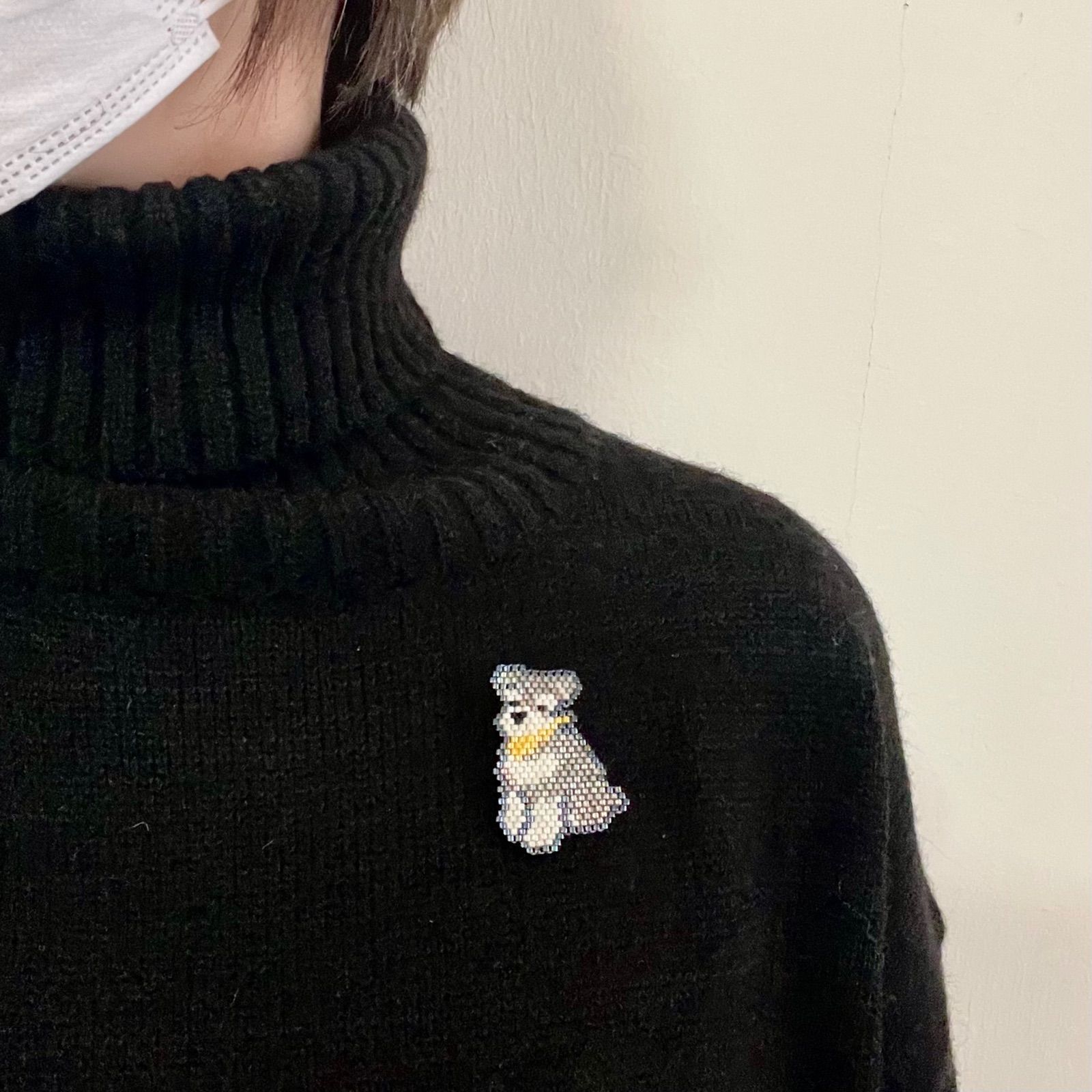 ちょこんとお座り♪ソルト&ペッパーのミニチュアシュナウザーのブローチ