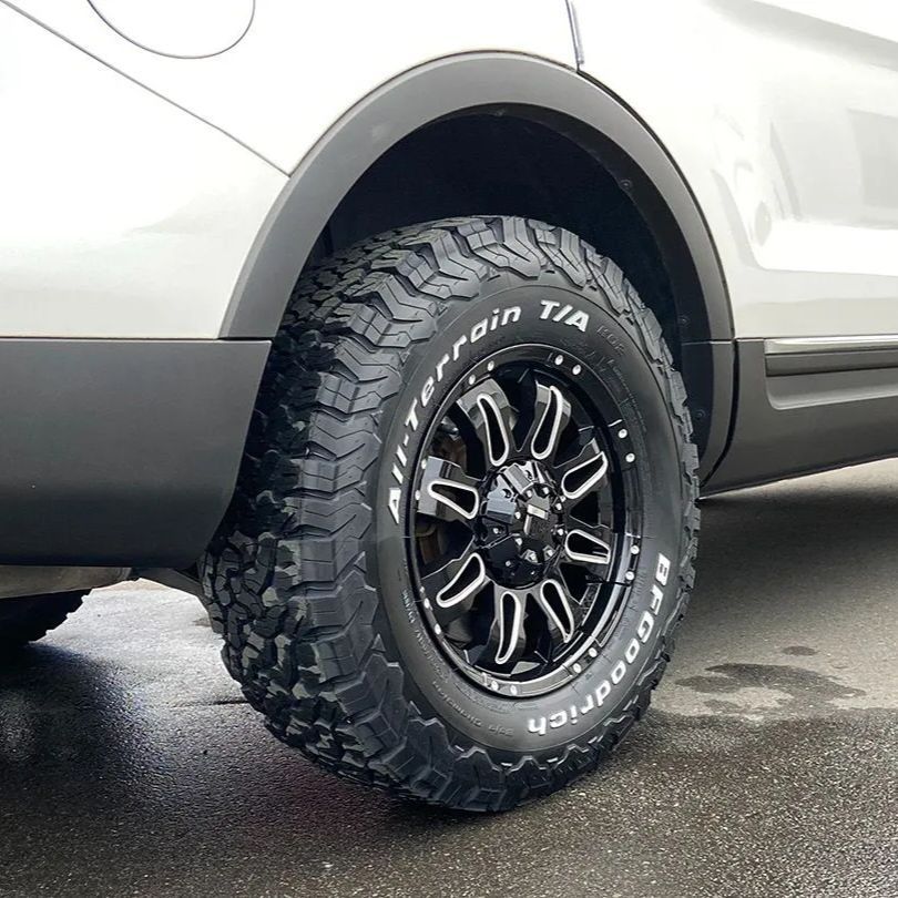 タイヤ　ほぼ新品　Ford ホイールセット 245/65R17 エクスプローラー oldgear-chiba_240108-7544-245st