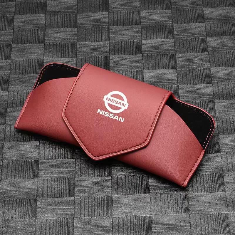 【新品未使用】 日産 NISSAN レッド サングラス収納 レザー メガネケースボックス 磁気開閉 サングラスクリップ ケース サンバイザー 取付簡単 asd cp132