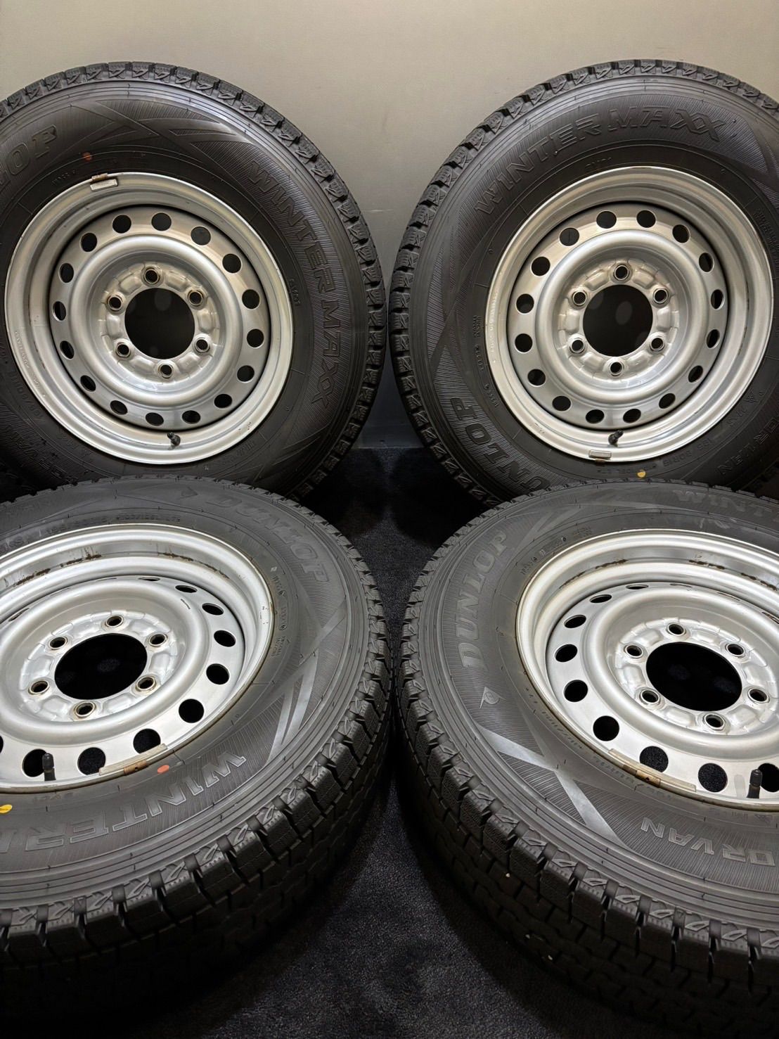 195/80R15 107/105L LT DUNLOP/WINTER MAXX SV01 22年製 トヨタ ハイエース 純正 15インチ 6J 139.7 6H スタッドレス 4本 (南7-H876)