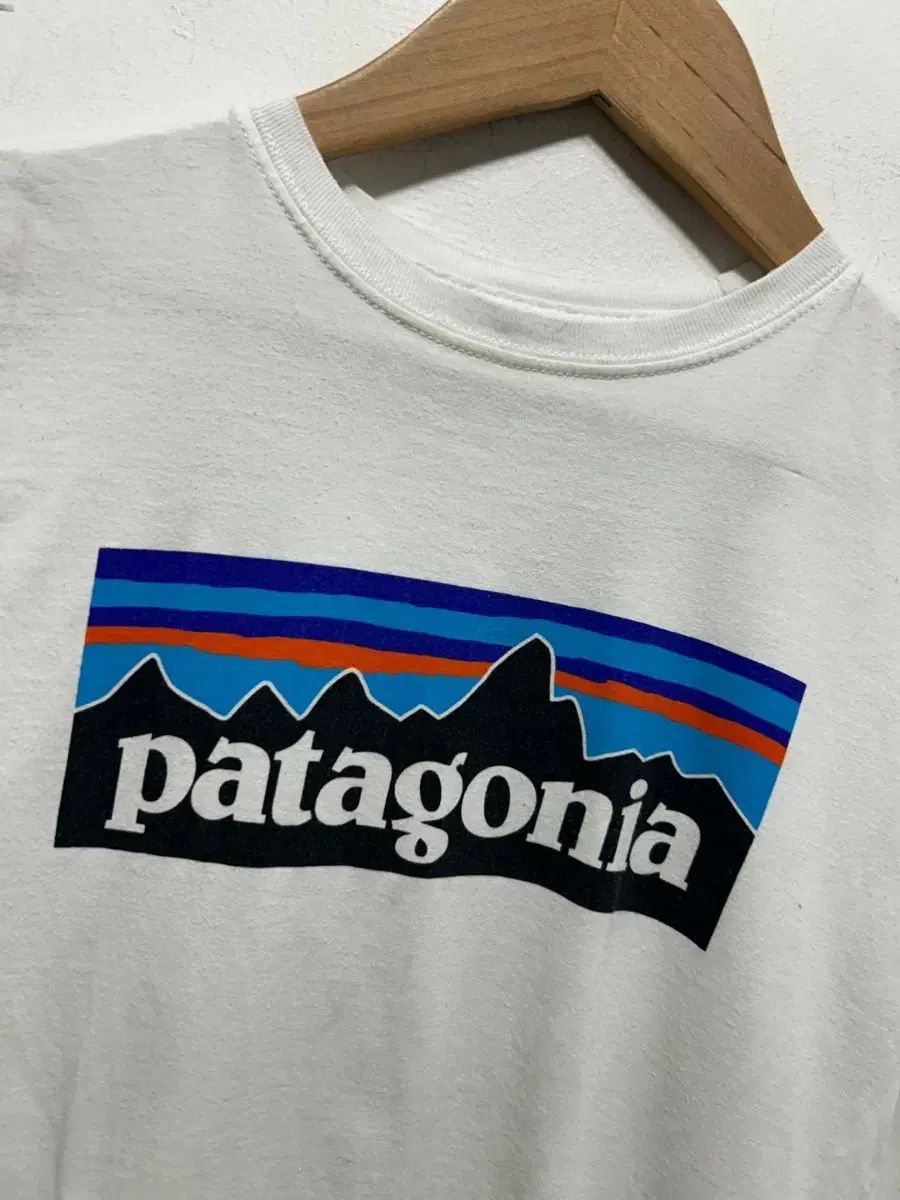 【新品未使用】 PATAGONIA パタゴニア 半袖 シャツ ブラウス 白 新品未使用】 PATAGONIA パタゴニア 半袖 シャツ ブラウス 白