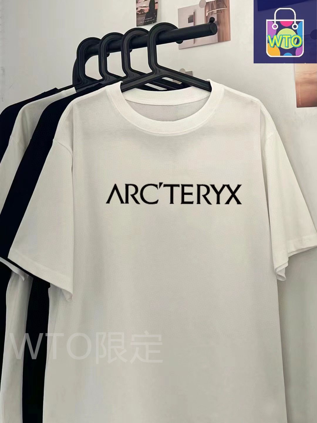 胸元大ロゴアルファベット