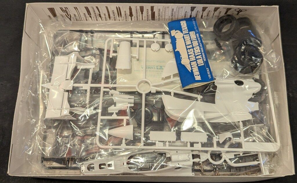 未組立 タミヤ 1/20 ニューマン ハースKマート テキサコローラ フォード 2502005178268017_01_0246w.jpeg