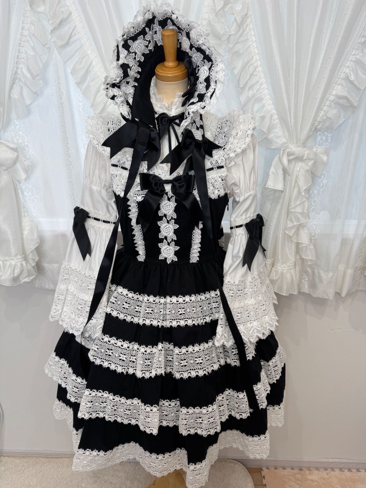 エリザベスジャンパースカートブラウスボンネットセット 黒×白  