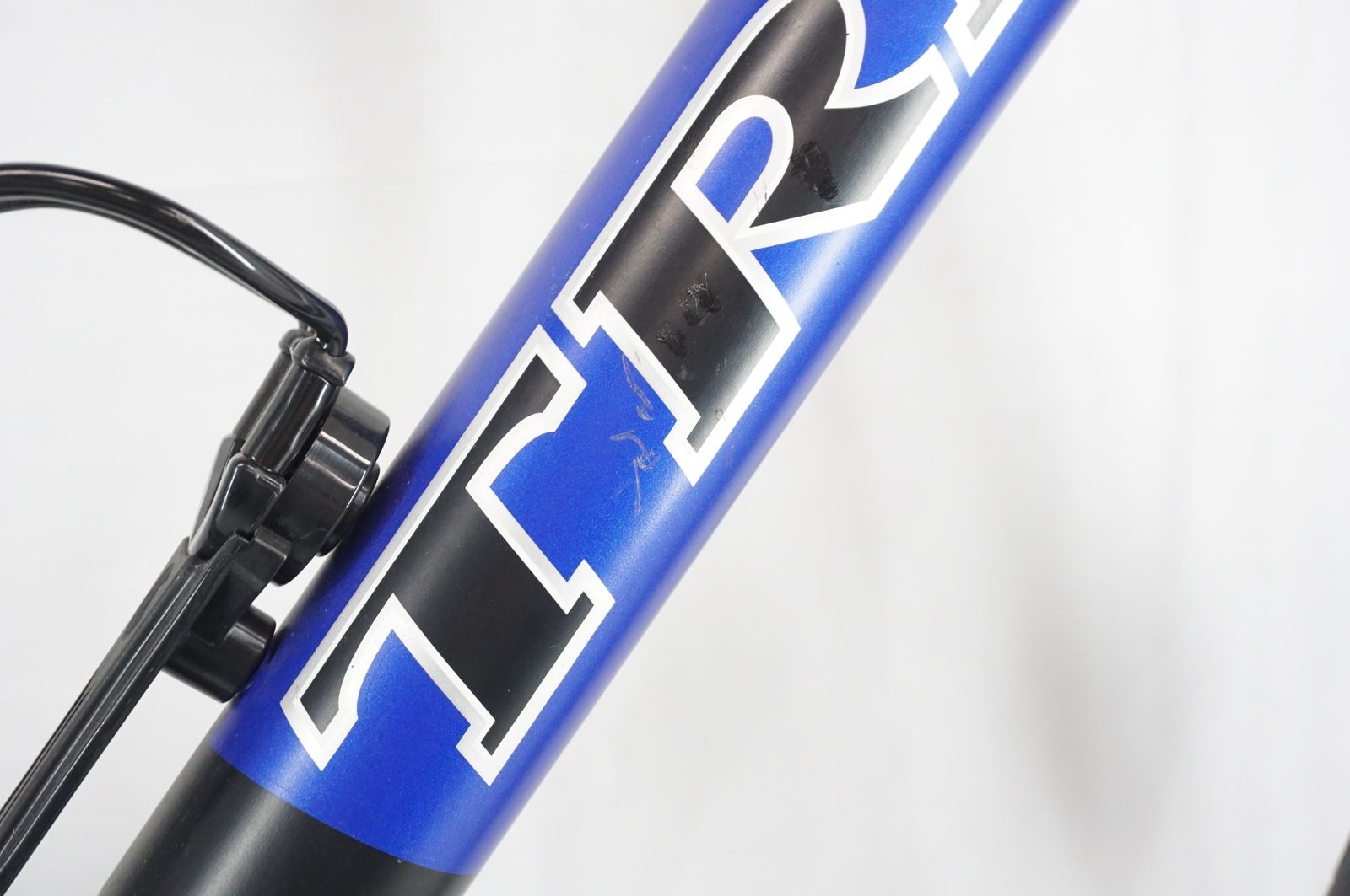 ジャンク TREK 「トレック」 FUEL80 2006年モデル マウンテン