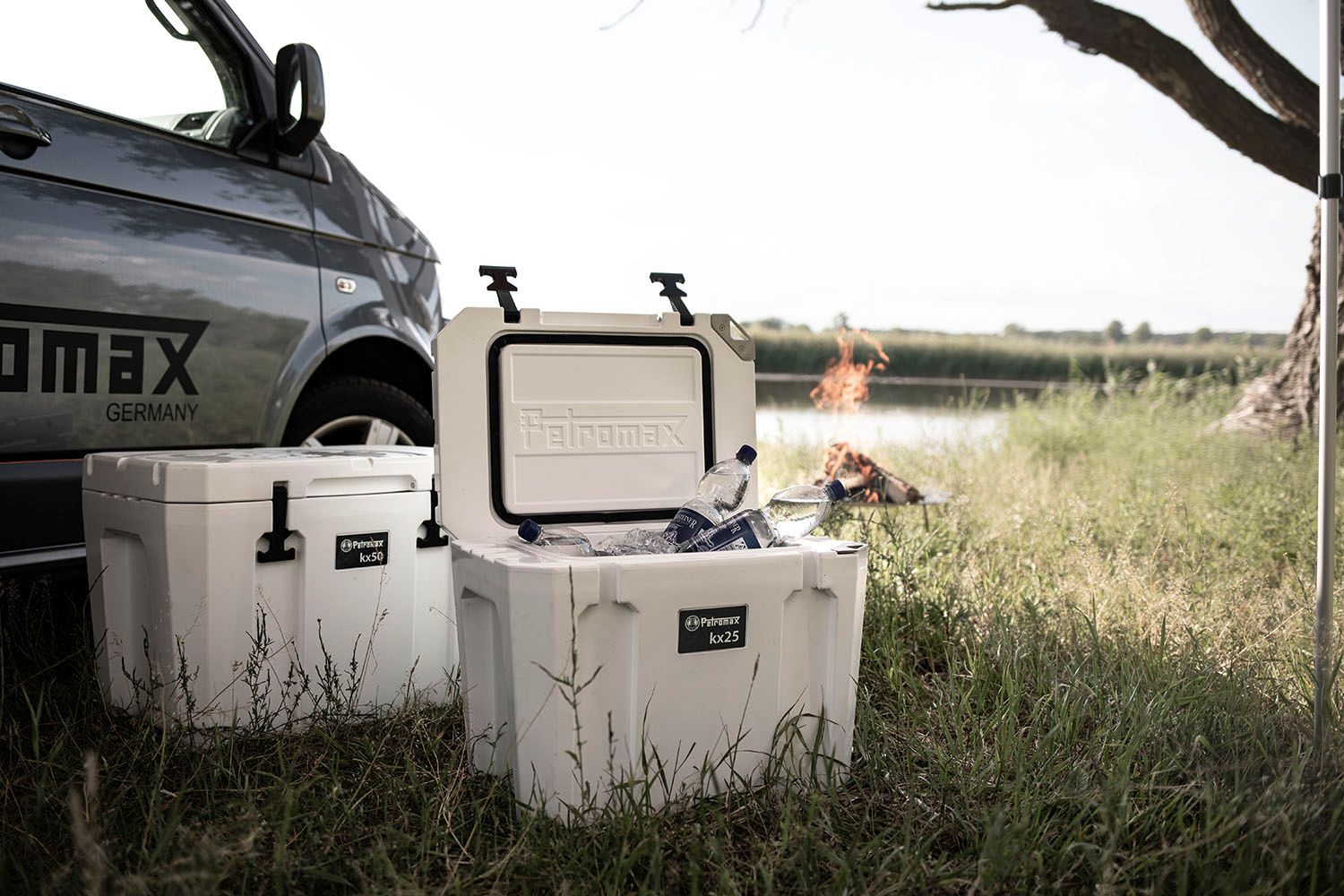 ペトロマックス Petromax アウトドア クーラーボックス ウルトラパッシブクーラー 25L クーラーバッグ 保冷 スポーツ BBQ バーベキュー 停電対策グッズ 緊急 災害対策 台風対策 13319 ホワイト