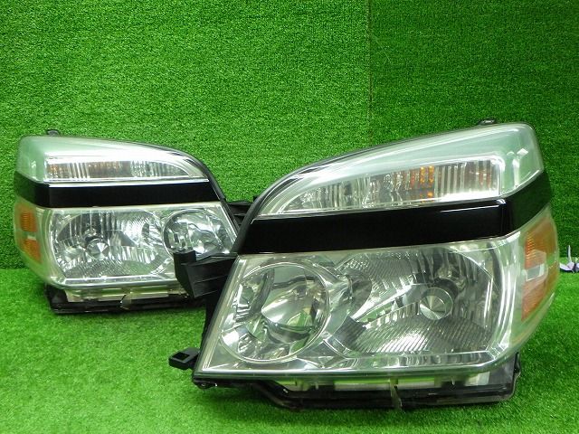 トヨタ　60系　ヴォクシー　後期　ヘッドライト左右　HID　レ1　28-183　240625110