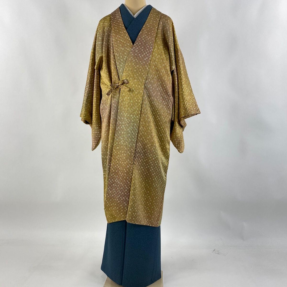 道中着 身丈110.5cm 裄丈67cm M 和装コート 斜め格子 ぼかし 絞り 山吹茶色 正絹