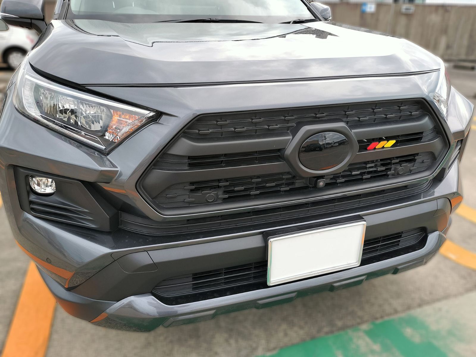 Tint+何度も貼れる エンブレム スモークフィルム RAV4 50系(ブラックスモーク5％) MXAA52/MXAA54/AXAH52/AXAH54 ラブ4 rav4