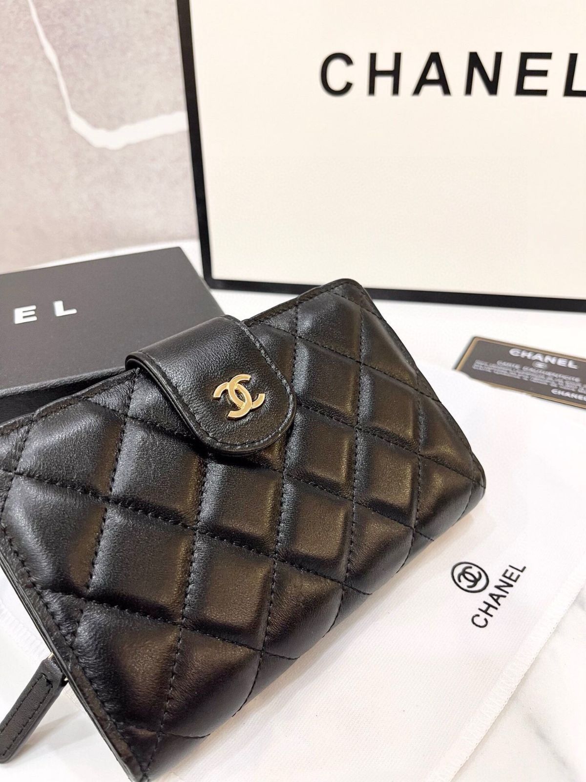 chanel財布シャネル二折り財布