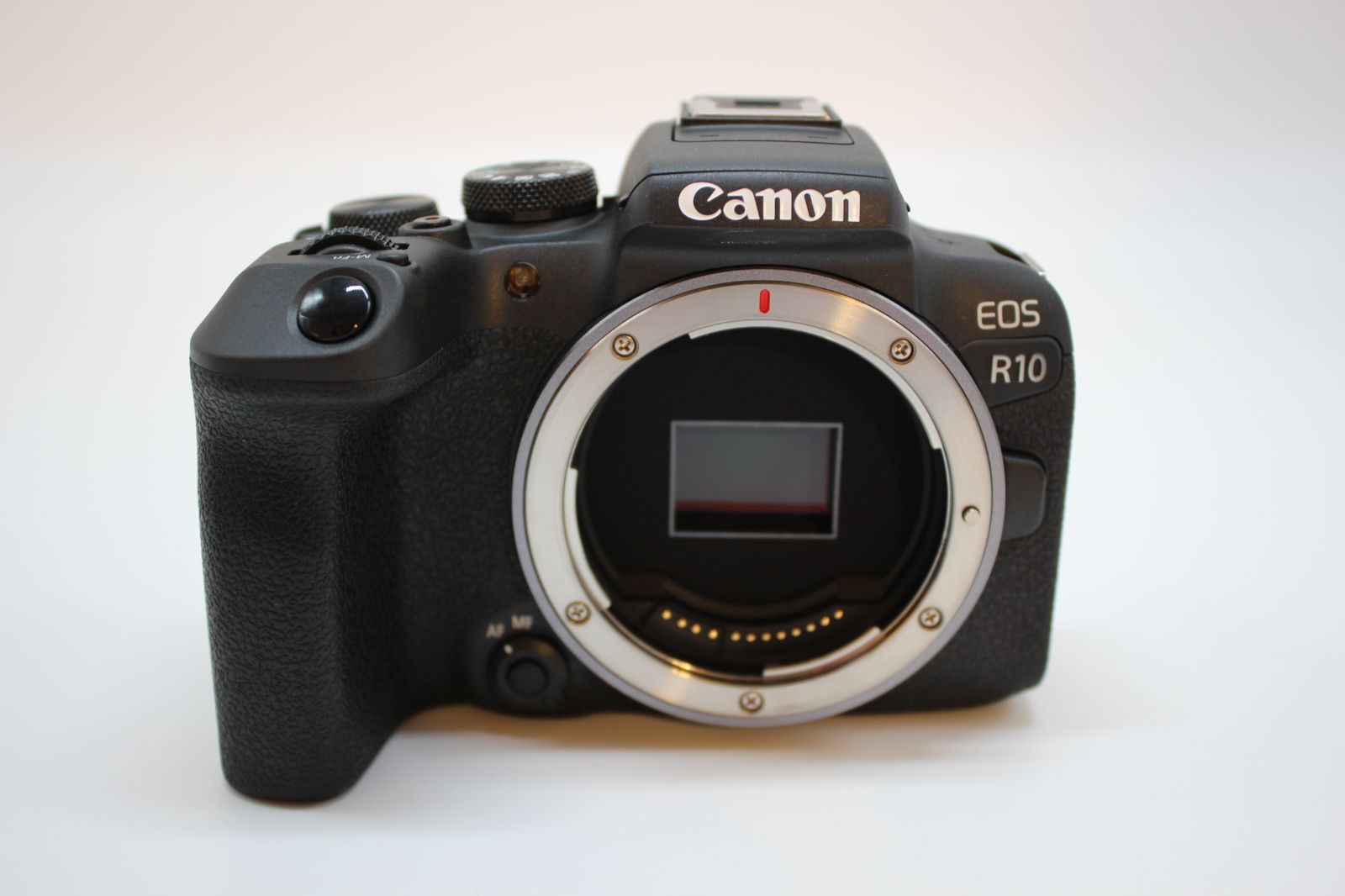 【ほぼ新品】 Canon EOS R10 ボディ ショット数1000以下 ほぼ新品】 Canon EOS R10 ボディ ショット数1000以下
