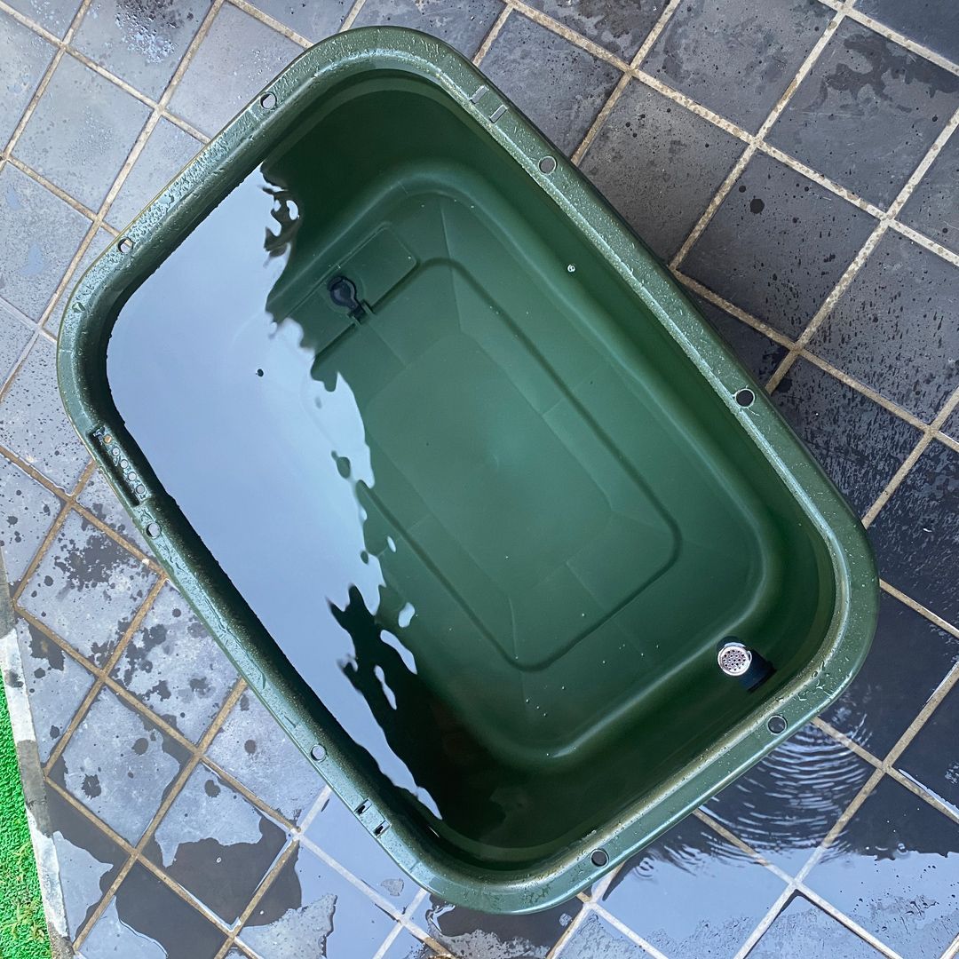 新タイプ】メダカ飼育ケース 75㍑x4個【黒・深緑あり】オーバーフロー