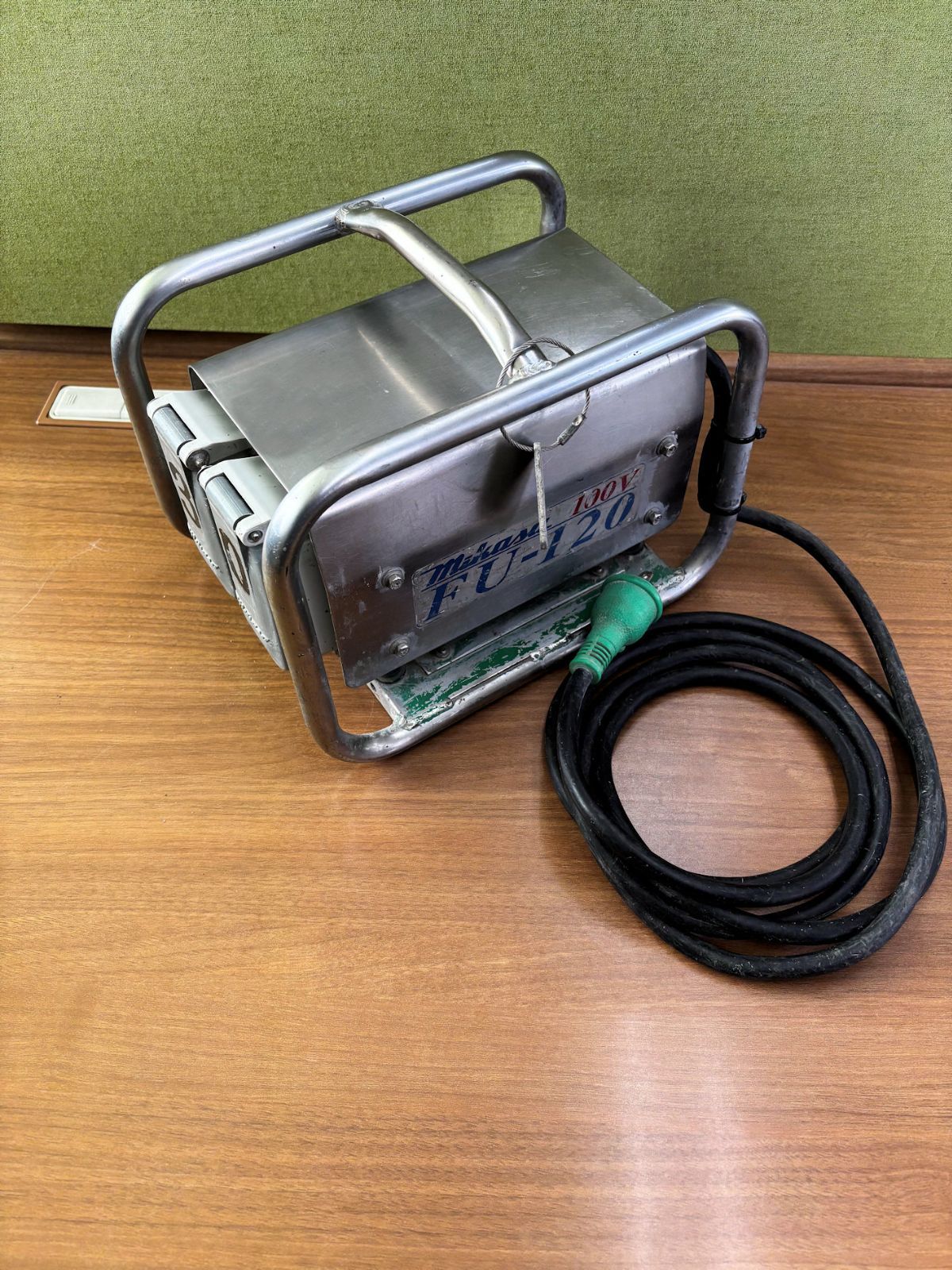 三笠産業 高周波インバーター 100V FU-120 コンクリ―ト打設 レンタルUP 鳴浜リース B32931-34