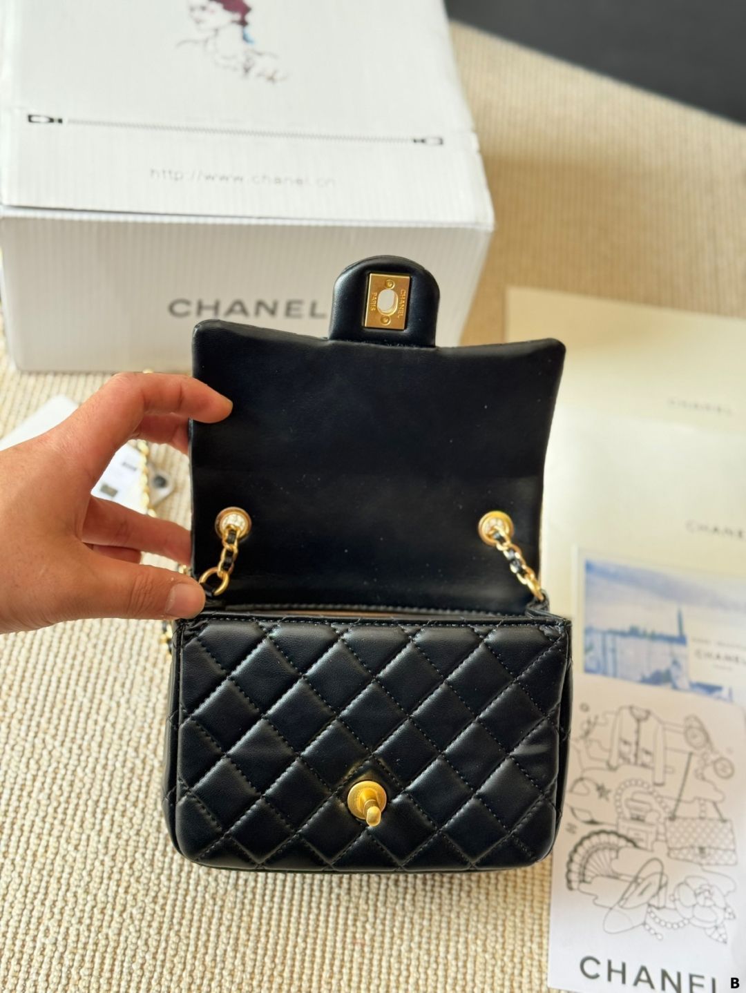今日特価】Chanel Gold Ball Quilted Flap Bag シャネル