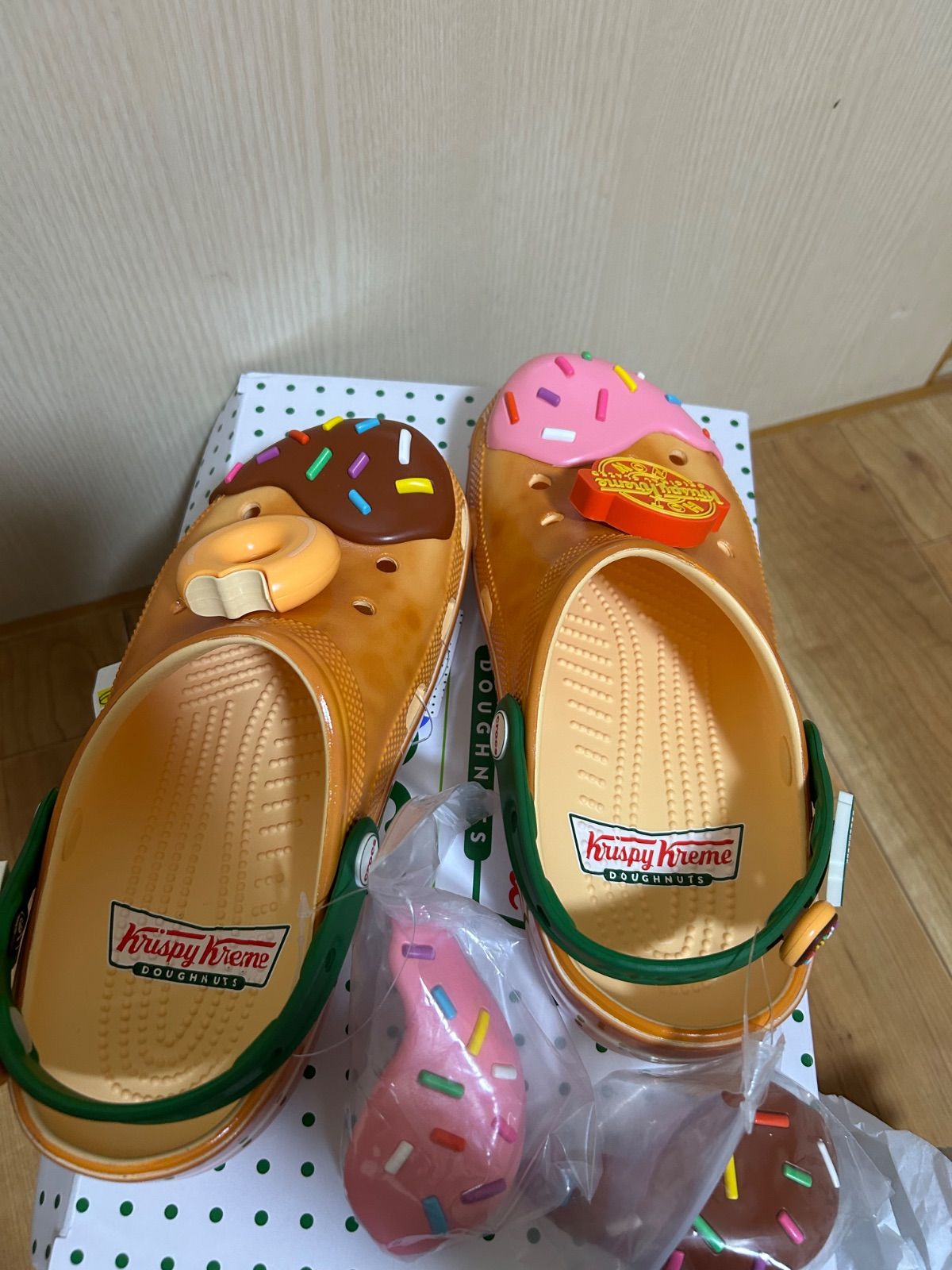 クリスピークリーム・クロックス・クラシッククロッグ　24cm crocs クロックス クラシック クロッグ クリスピークリーム