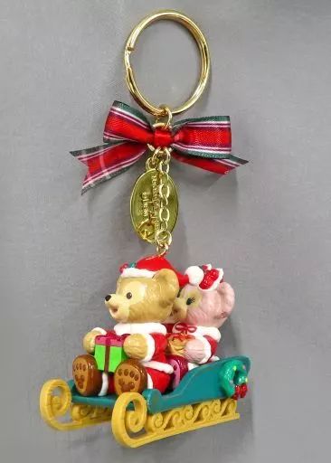 希少　ディズニー　ダッフィ＆シェリーメイ　クリスマス　キーホルダー サンタコスチュームのダッフィー！東京ディズニーシー