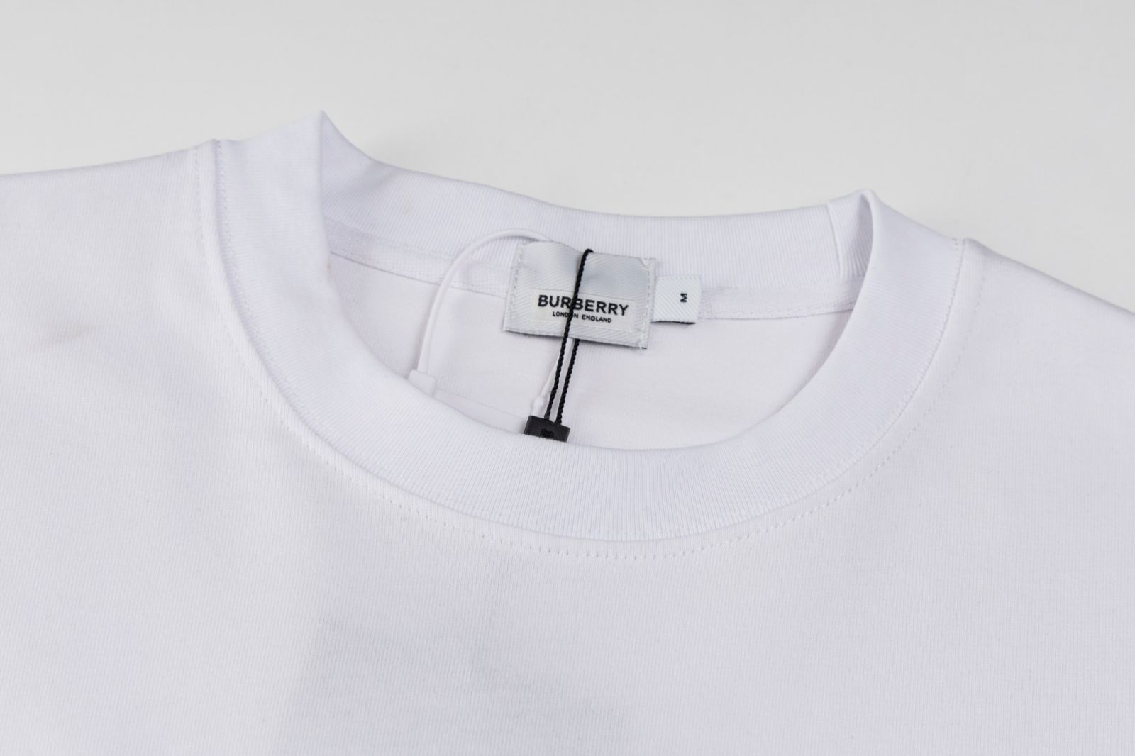 今日特価】BURBERRY 25SS 刺繍ロゴ T シャツ - メルカリ