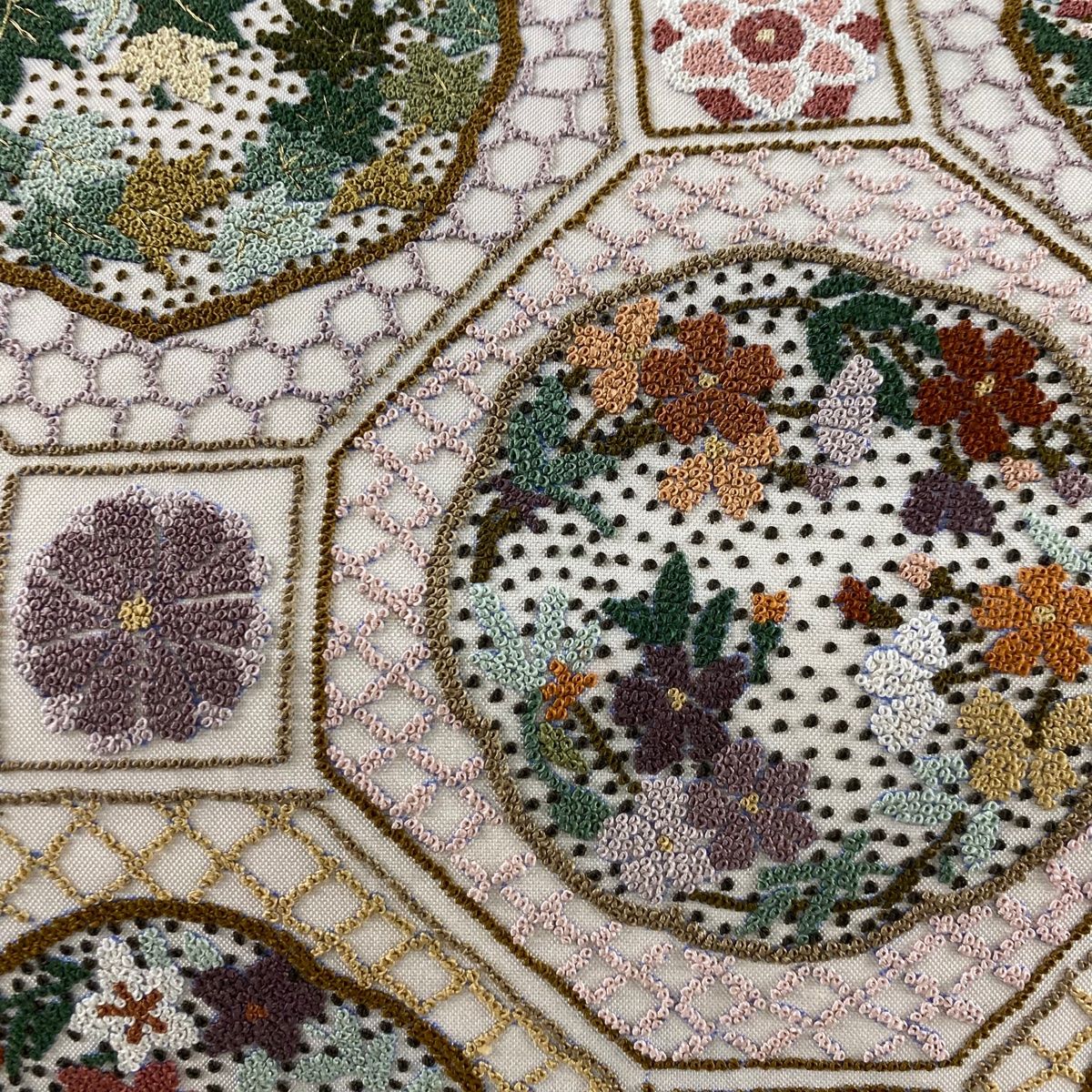 袋帯 美品 逸品 蜀江文 草花 相良刺繍 金糸 ベージュ お太鼓柄
