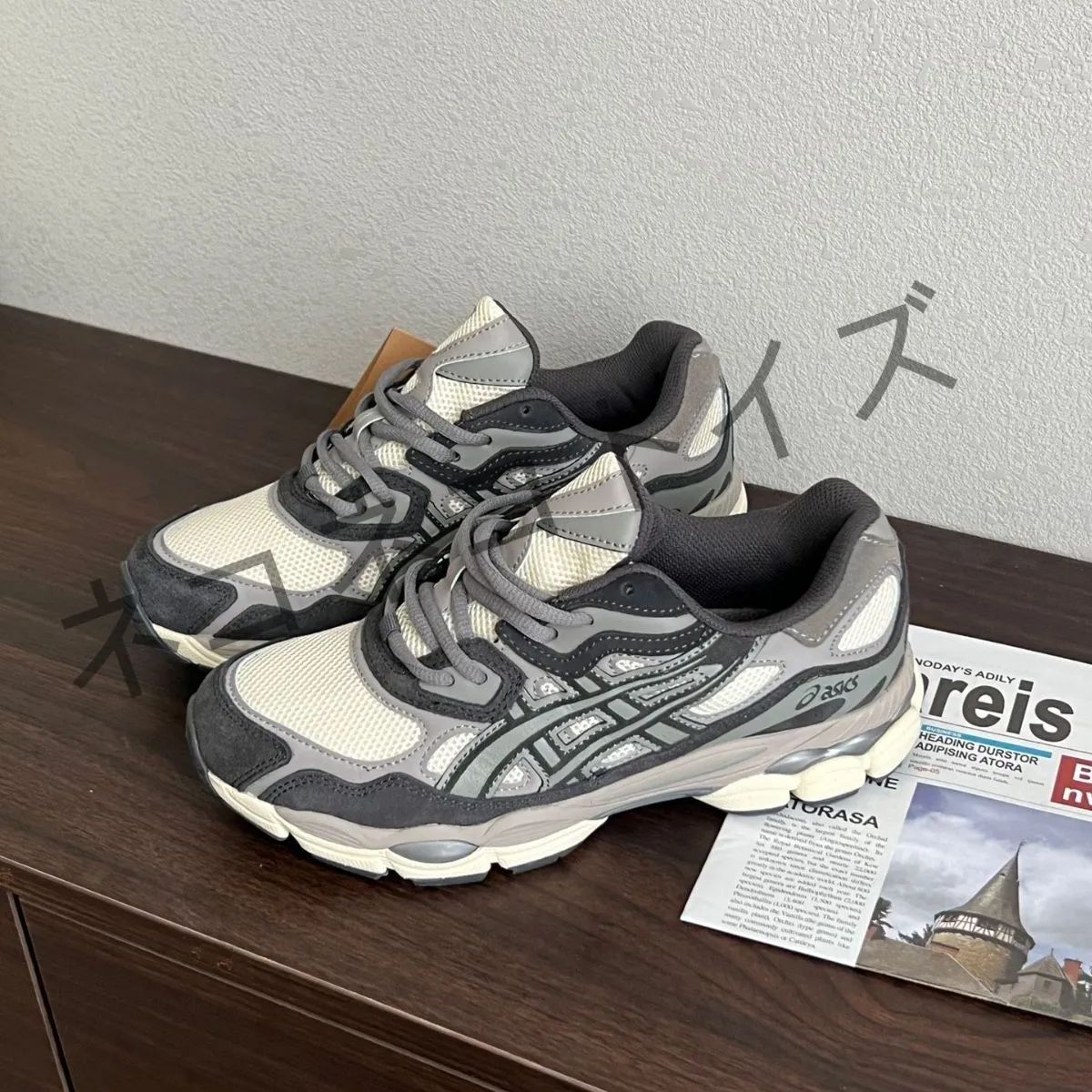 人気 美品  Asics  GEL-NYC 靴 レディース/メンズ  スニーカー 箱付  1