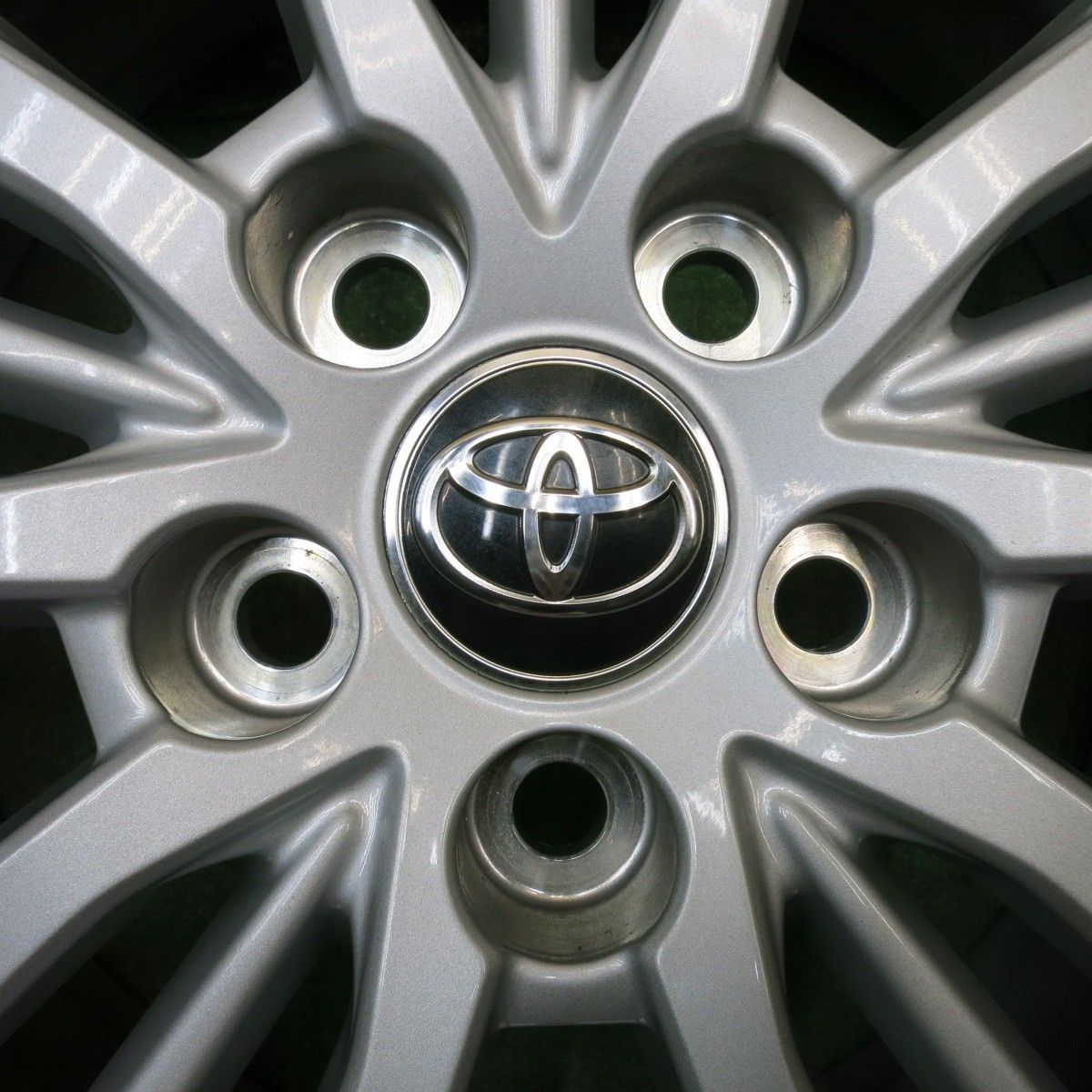 送料無料] キレイ☆トヨタ 90系 ノア ヴォクシー 純正 ホイール 16