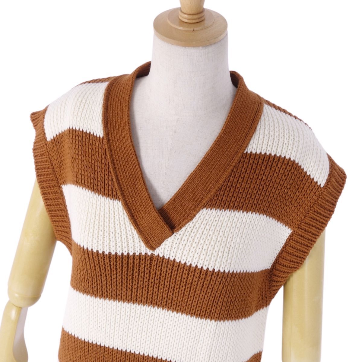 極美品 グッチ GUCCI ニット セーター 22AW ノースリーブ ベスト ボーダー柄 GG ウール トップス レディース XXS ホワイト/ブラウン 極美品 グッチ GUCCI ニット セーター 22AW ノースリーブ ベスト