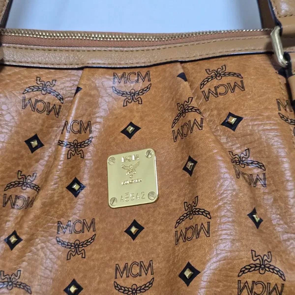 MCM MCM(エム シー エム) ヴィセトス ショルダーバッグ ブラウン