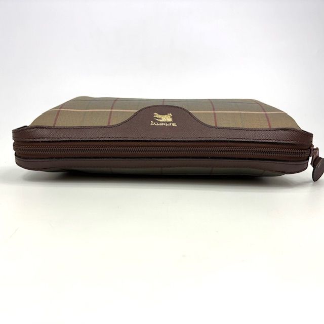 ☆美品☆ Burberry バーバリー クラッチバッグ ノバチェック