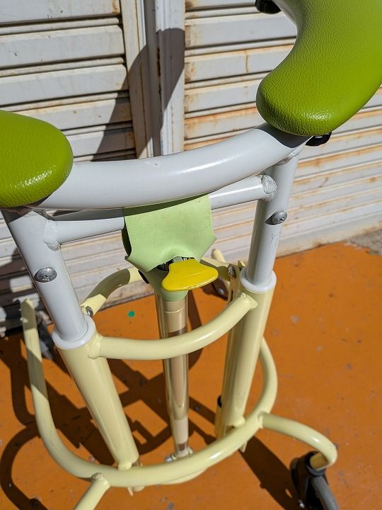 一部地域を除く ワケアリ 日進医療器 室内用歩行器 トレウォークスリム KM-25-1016-18