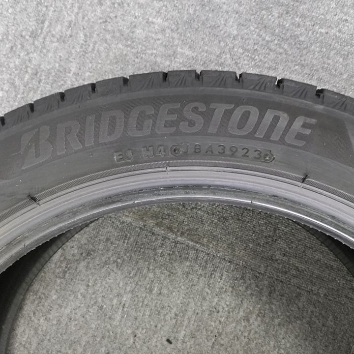 0 T 25074 _スタッドレスタイヤ ブリヂストン BLIZZAK VRX 3 205 50 R 17 4本セット