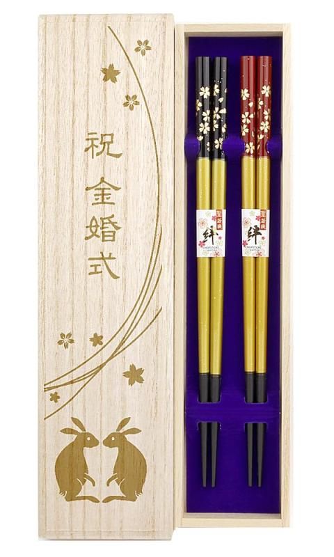 夫婦箸 金舞桜 黒 赤 食洗機対応 デザイン桐箱 ラッピング付き 金婚式 金婚祝い 両親 結婚記念日 プレゼント ギフト 箸 お箸 １４６