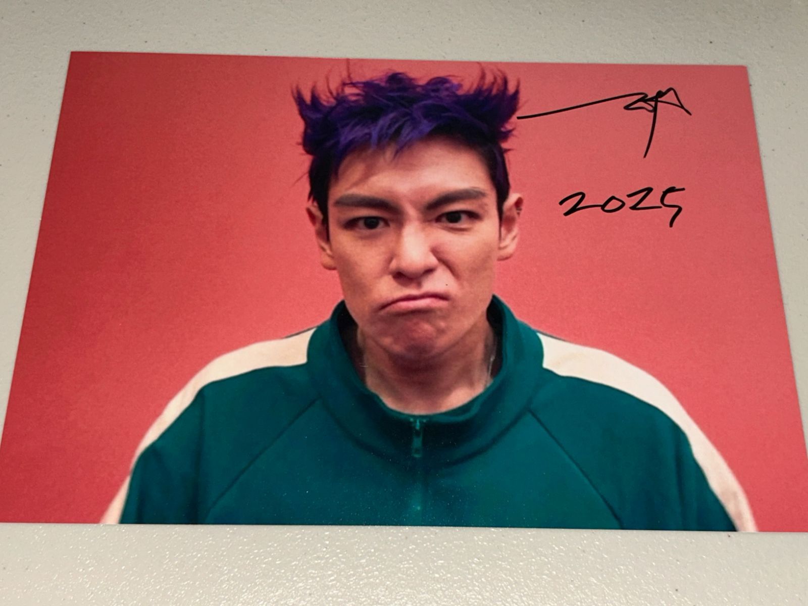 T.O.P(チェ・スンヒョン)直筆サイン スチール写真(A4サイズ) T.O.P(チェ・スンヒョン)直筆サイン スチール写真(A4サイズ