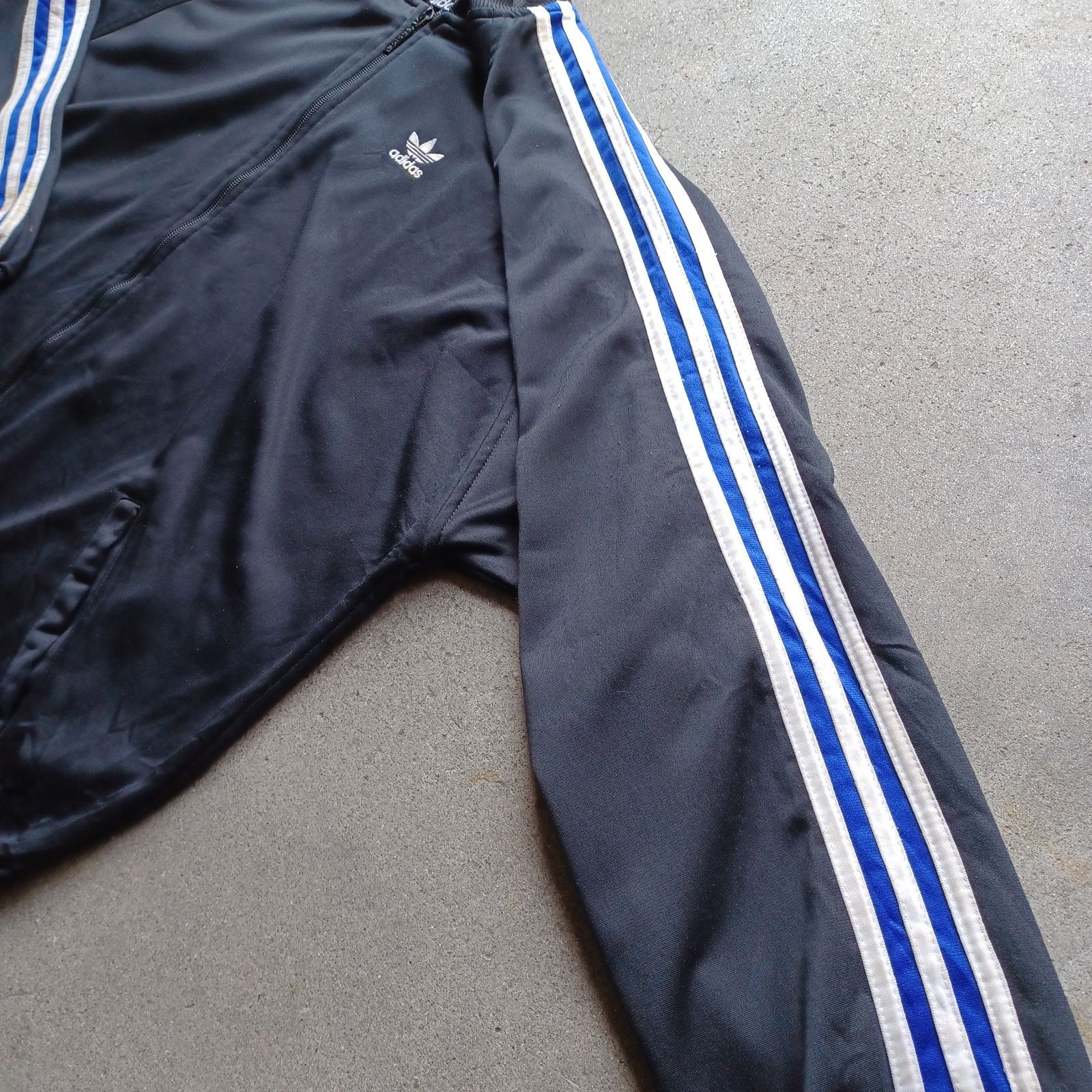 購入決定【VINTAGE 】80's後期 adidasトレフォイル万国旗タグ