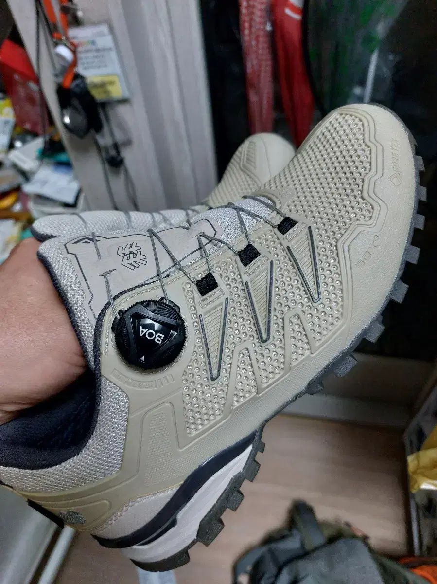 登山靴 ベージュ