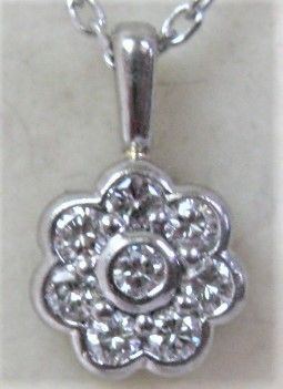 Pt900 プラチナ ペンダント 花柄 ダイヤ 8ヶ 0.15ct - メルカリ