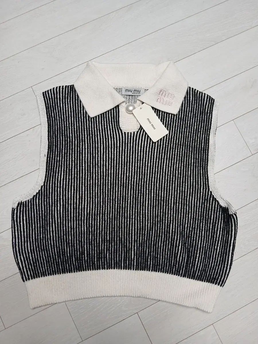 MIU MIU(ミュウミュウ) ニット ベスト ショートスリーブ (新品