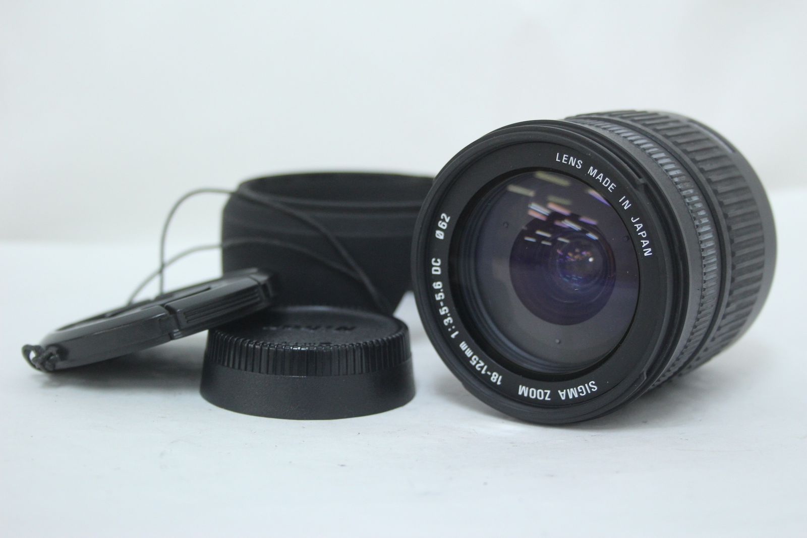 【返品保証】 シグマ Sigma Zoom 18-125mm F3.5-5.6 DC フード 前後キャップ付き ニコンマウント レンズ v6816
