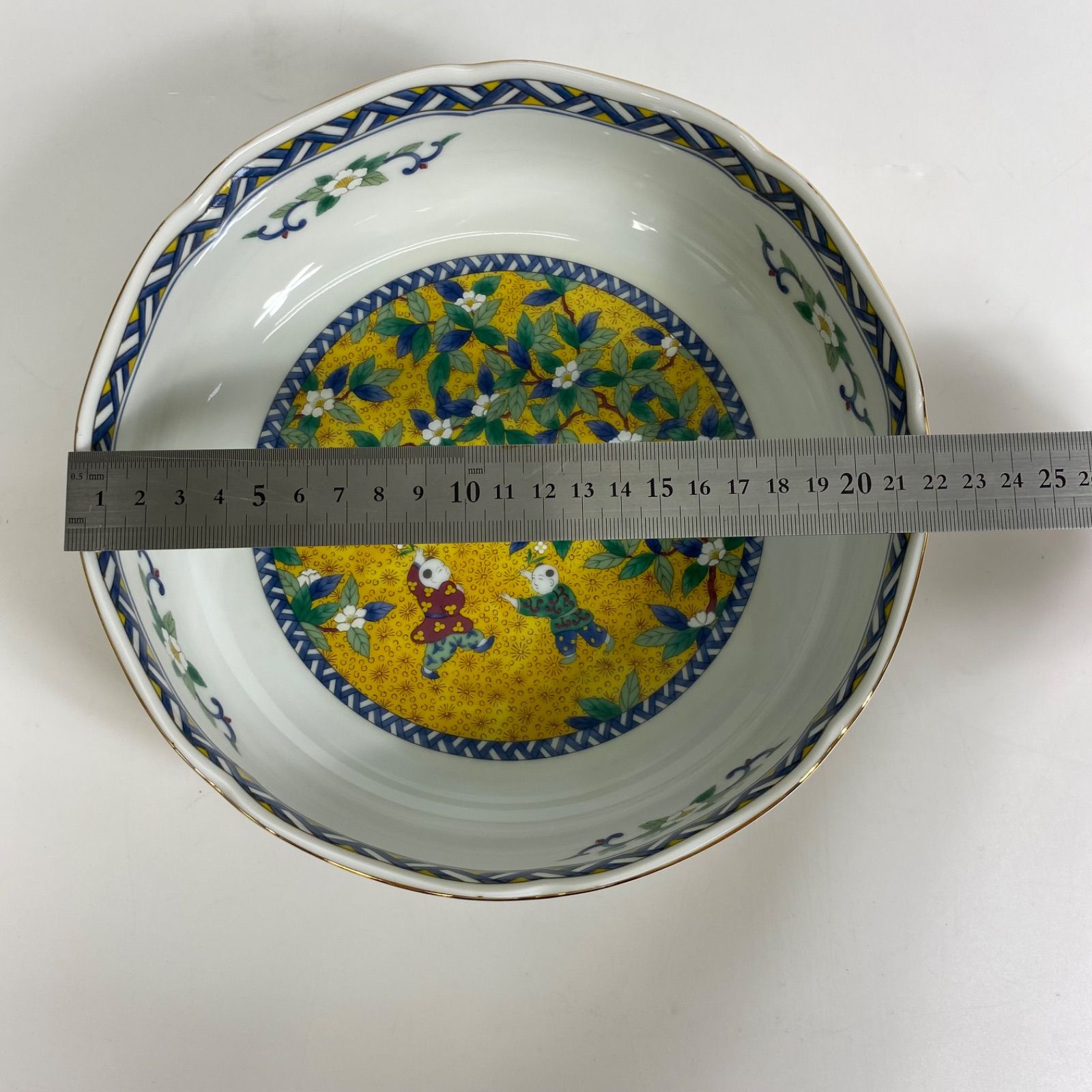 美濃焼　翔山窯　陶印いり中鉢です 未使用】美濃焼 翔山窯 ひし形 小鉢 4客組 菱形 菱型 青海波 窓