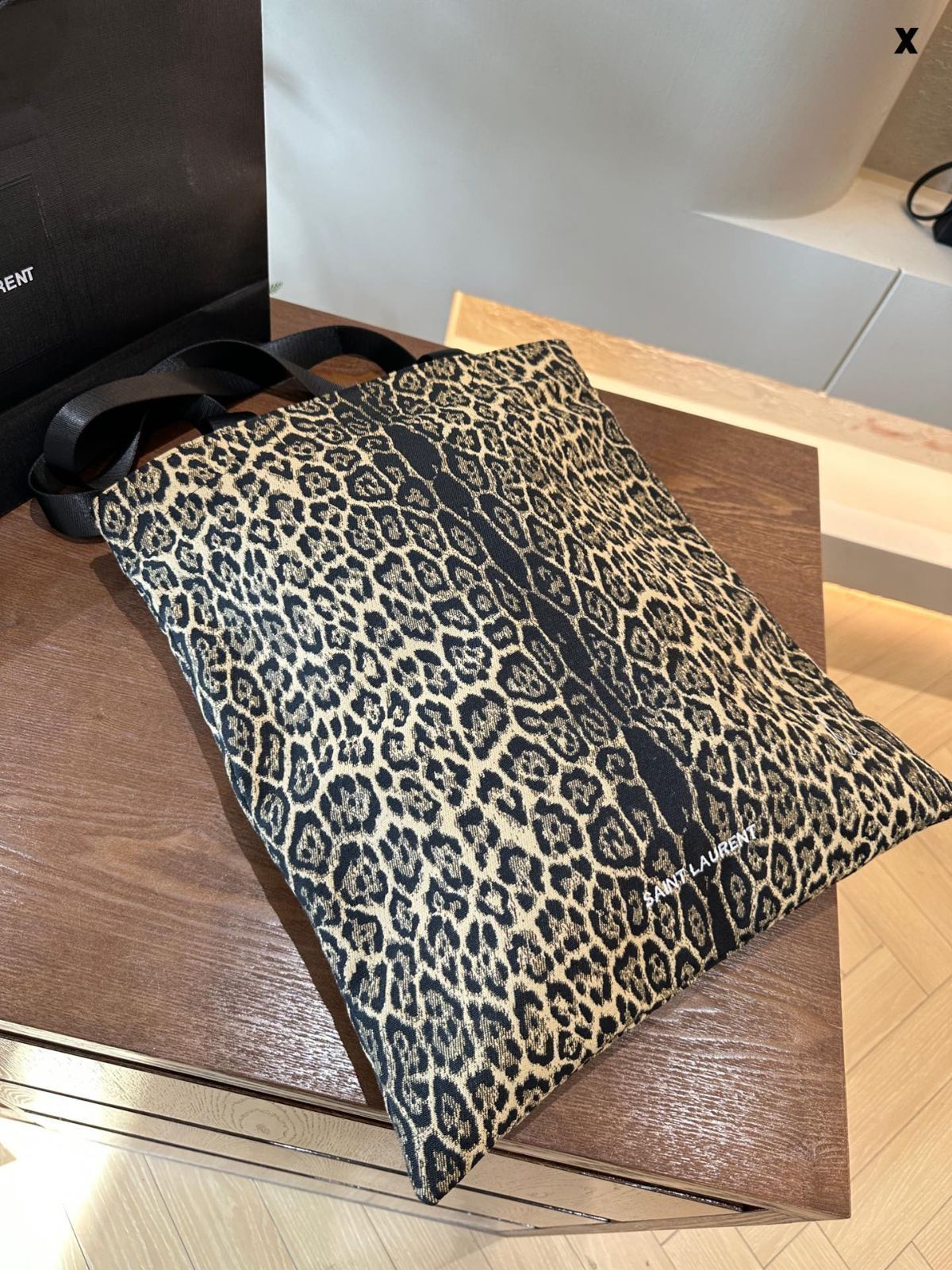 今日特価】Saint Laurent 豹紋 キャンバスバッグ！国内送料無料