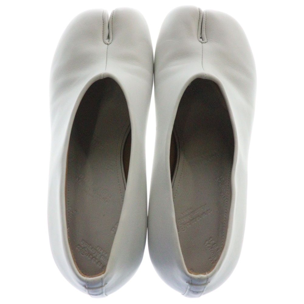 メゾンマルジェラ タビ パンプス パテントレザー ホワイト