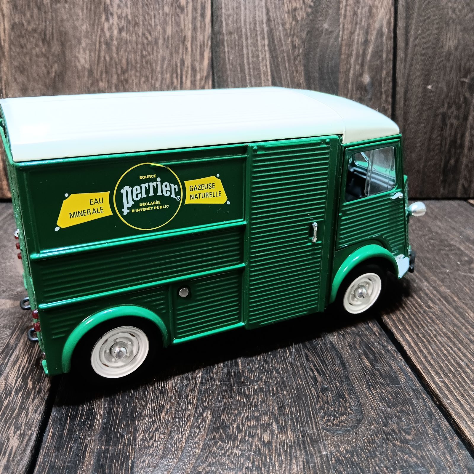 SOLIDO製 ソリド ミニカー シトロエン CITROEN HY28 1962 Perrier SOLIDO製 ソリド ミニカー シトロエン CITROEN HY28 1962